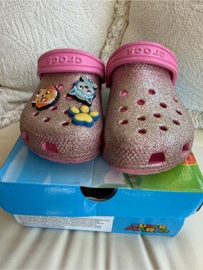 CROCS Kids Glitter Clogs in Pink